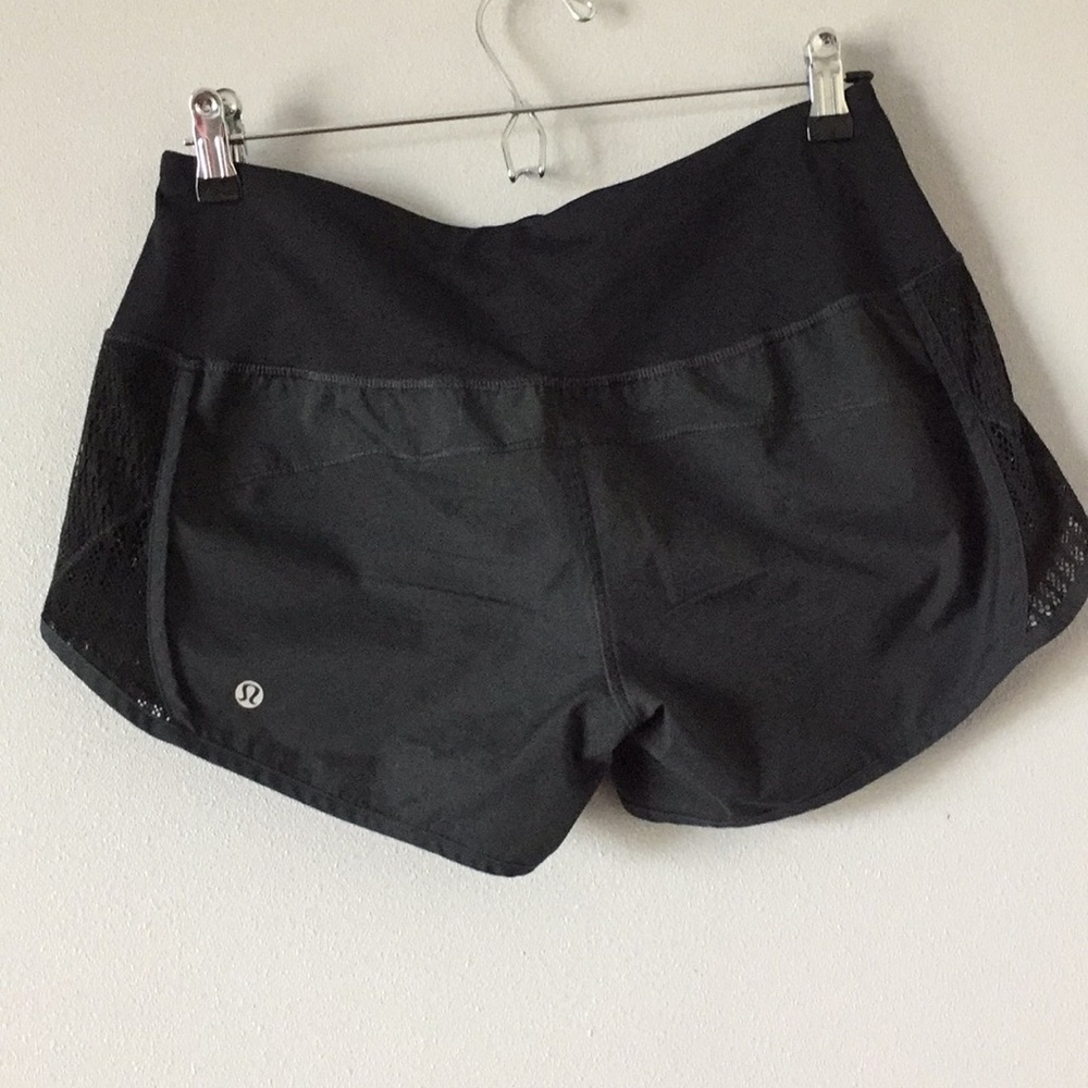 Lululemon Speed Shorts 6 Black Mesh Zipper Pockets